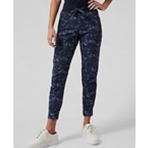 ATHLETA - Trekkie North Jogger - Ethereal Bloom Cottage - Size 8 Tall